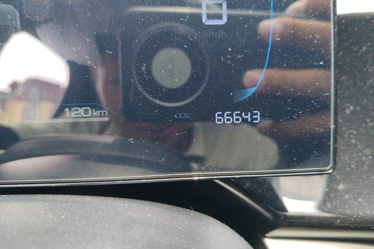 Used BYD Qin PLUS 2023 Champion Edition DM-i 120KM Leading Model Odometer Close Up