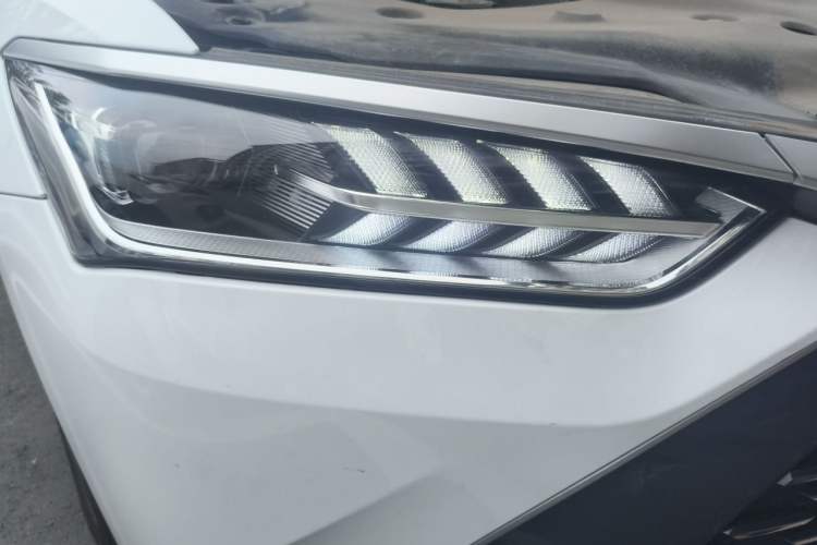 Used BYD Qin PLUS 2023 Champion Edition DM-i 120KM Leading Model Right Front Headlight