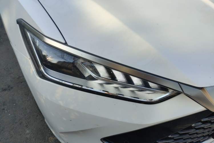Used BYD Qin PLUS 2023 Champion Edition DM-i 120KM Beyond Model Right Front Headlight