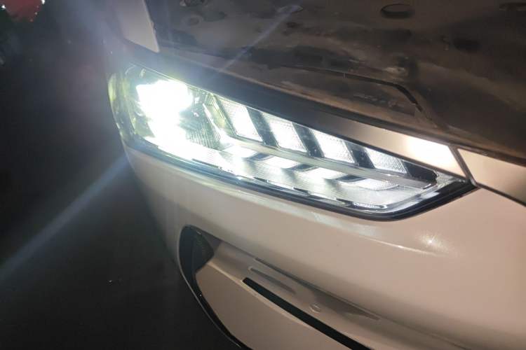 Used BYD Qin PLUS 2023 Champion Edition EV 420KM Superior Model Right Front Headlight