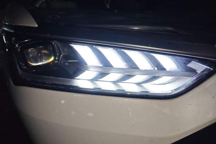 Used BYD Qin PLUS 2023 Champion Edition DM-i 55KM Leading Model Right Front Headlight