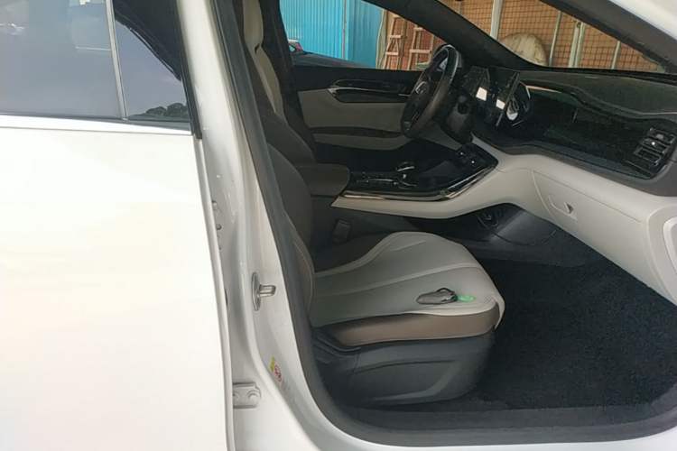 Used BYD Qin PLUS 2023 Champion Edition DM-i 55KM Leading Model Right Front Seat