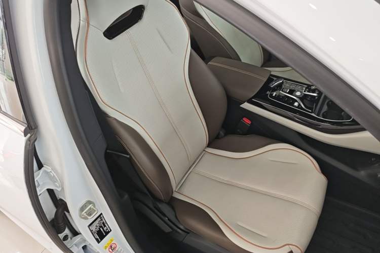 Used BYD Qin PLUS 2023 Champion Edition DM-i 120KM Beyond Model Right Front Seat