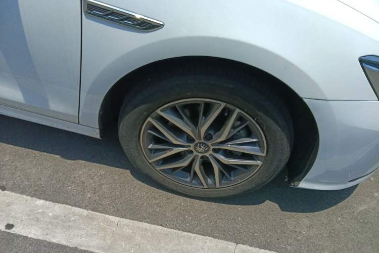 Used BYD Qin PLUS 2023 Champion Edition DM-i 120KM Beyond Model Right Front Wheel Hub