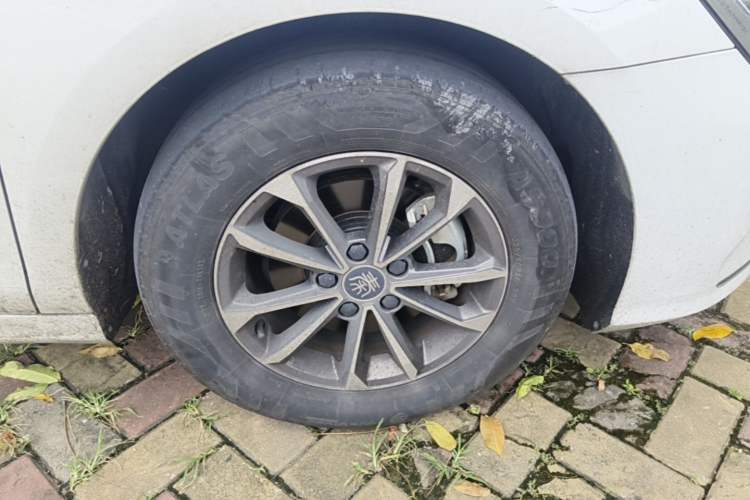 Used BYD Qin PLUS 2023 Champion Edition DM-i 55KM Leading Model Right Front Wheel Hub