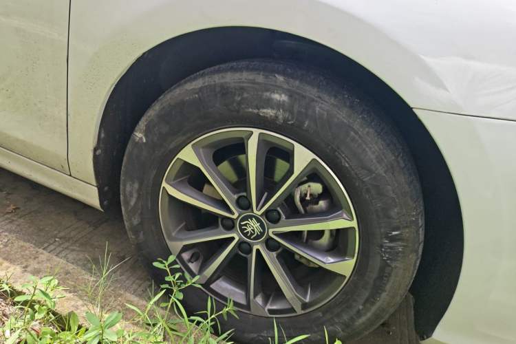 Used BYD Qin PLUS 2023 Champion Edition DM-i 55KM Leading Model Right Front Wheel Hub