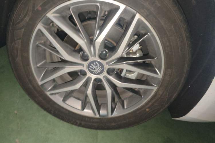 Used BYD Qin PLUS 2023 Champion Edition EV 510KM Leading Model Right Front Wheel Hub