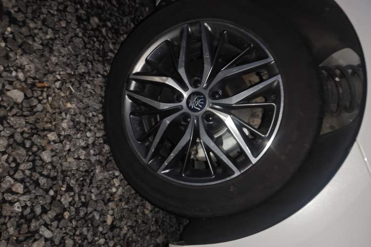 Used BYD Qin PLUS 2023 Champion Edition DM-i 120KM Excellence Model Right Front Wheel Hub