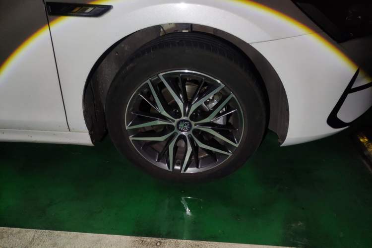 Used BYD Qin PLUS 2023 Champion Edition EV 510KM Leading Model Right Front Wheel Hub