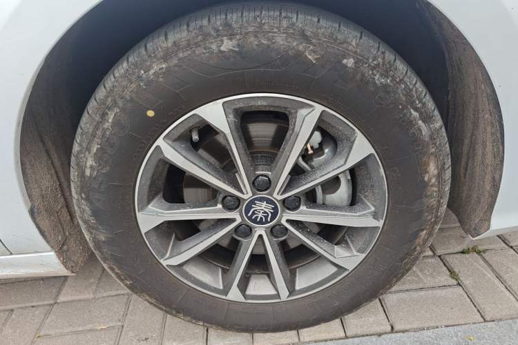 Used BYD Qin PLUS 2023 Champion Edition DM-i 55KM Leading Model Right Front Wheel Hub