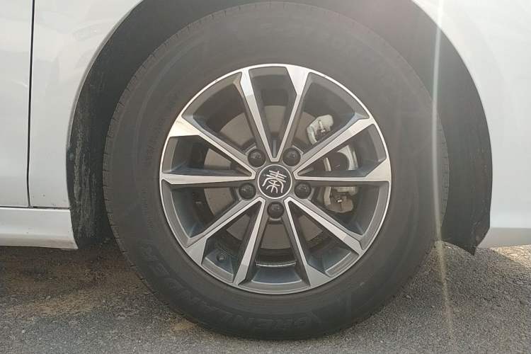 Used BYD Qin PLUS 2023 Champion Edition DM-i 55KM Leading Model Right Front Wheel Hub
