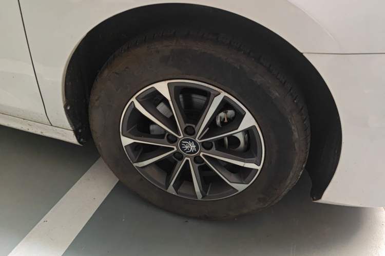 Used BYD Qin PLUS 2023 Champion Edition DM-i 55KM Leading Model Right Front Wheel Hub