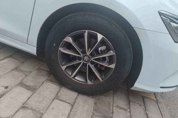 Used BYD Qin PLUS 2023 Champion Edition DM-i 55KM Leading Model Right Front Wheel Hub