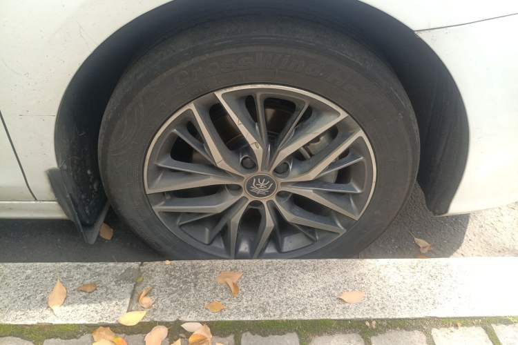 Used BYD Qin PLUS 2023 Champion Edition DM-i 120KM Beyond Model Right Front Wheel Hub