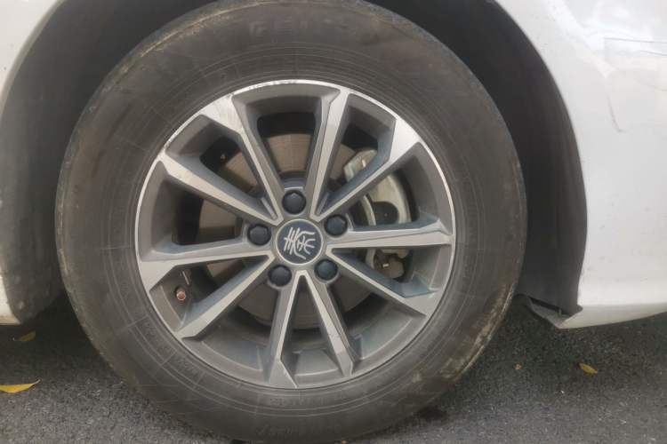 Used BYD Qin PLUS 2023 Champion Edition DM-i 55KM Leading Model Right Front Wheel Hub