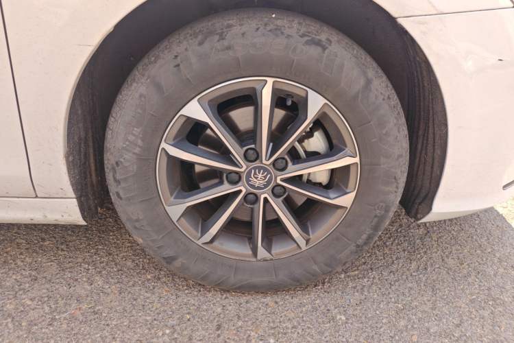 Used BYD Qin PLUS 2023 Champion Edition DM-i 55KM Leading Model Right Front Wheel Hub