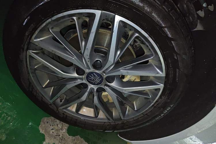 Used BYD Qin PLUS 2023 Champion Edition EV 420KM Superior Model Right Front Wheel Hub