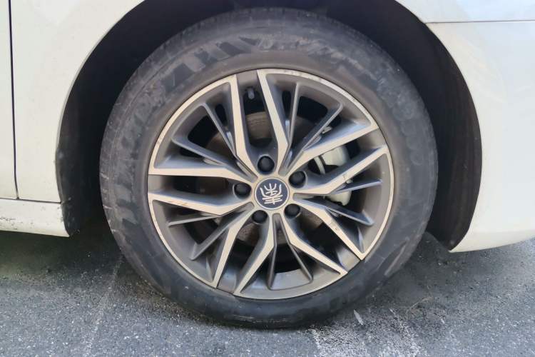 Used BYD Qin PLUS 2023 Champion Edition EV 420KM Superior Model Right Front Wheel Hub