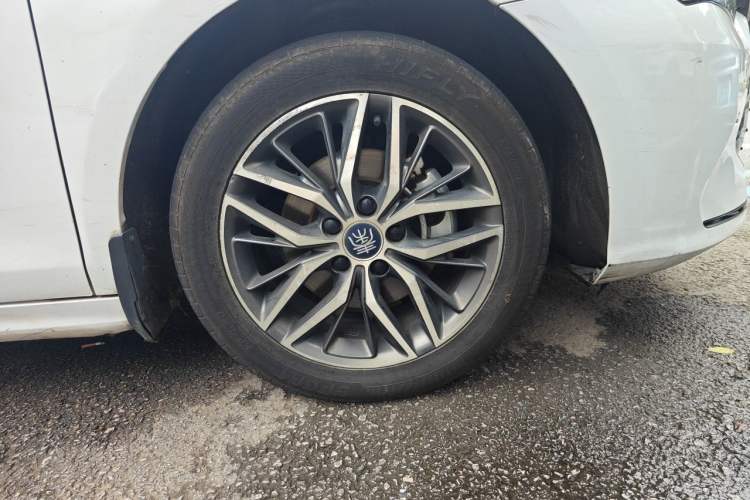 Used BYD Qin PLUS 2023 Champion Edition DM-i 55KM Superior Model Right Front Wheel Hub