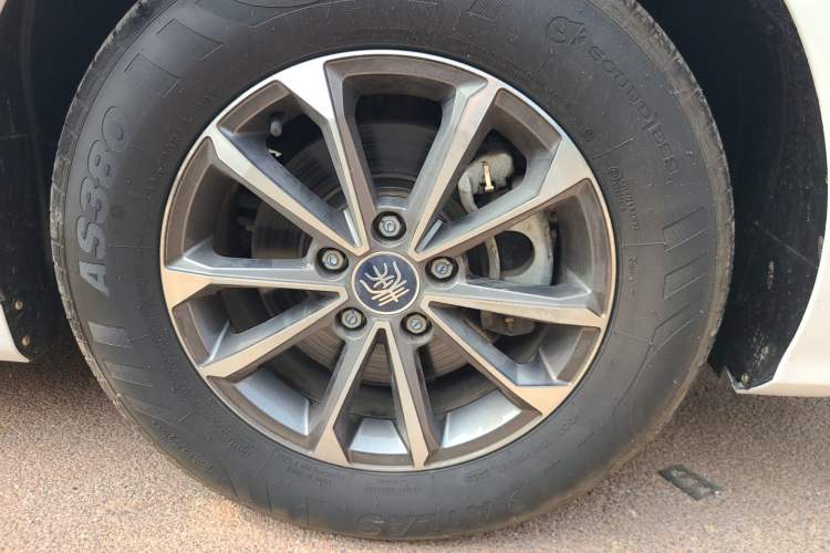 Used BYD Qin PLUS 2023 Champion Edition DM-i 55KM Leading Model Right Front Wheel Hub