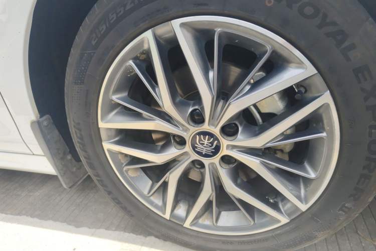 Used BYD Qin PLUS 2023 Champion Edition EV 510KM Excellence Model Right Front Wheel Hub
