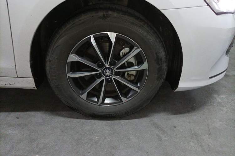 Used BYD Qin PLUS 2023 Champion Edition DM-i 55KM Leading Model Right Front Wheel Hub