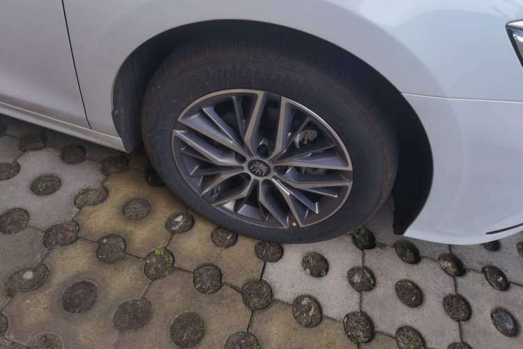 Used BYD Qin PLUS 2023 Champion Edition DM-i 55KM Superior Model Right Front Wheel Hub