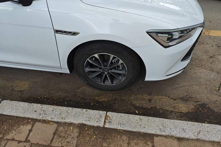 Used BYD Qin PLUS 2023 Champion Edition DM-i 55KM Leading Model Right Front Wheel Hub