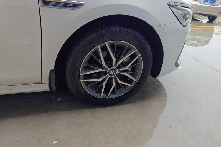 Used BYD Qin PLUS 2023 Champion Edition EV 510KM Leading Model Right Front Wheel Hub