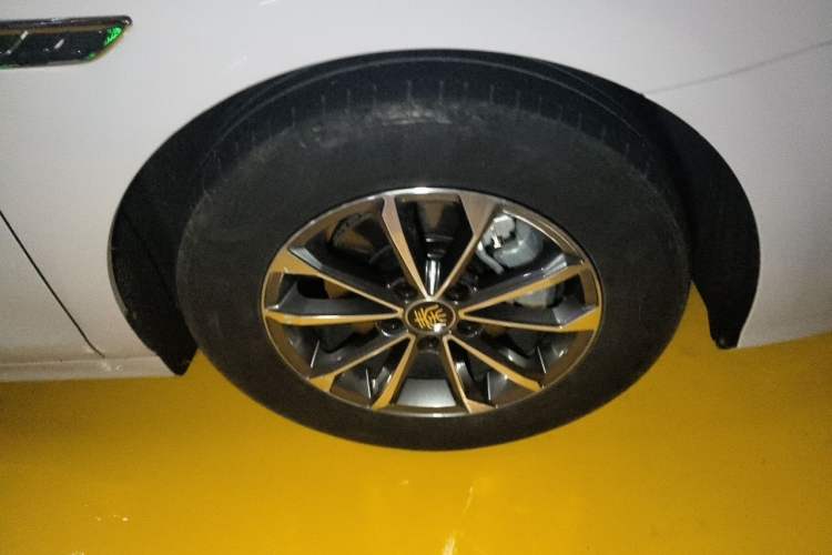 Used BYD Qin PLUS 2023 Champion Edition DM-i 55KM Leading Model Right Front Wheel Hub