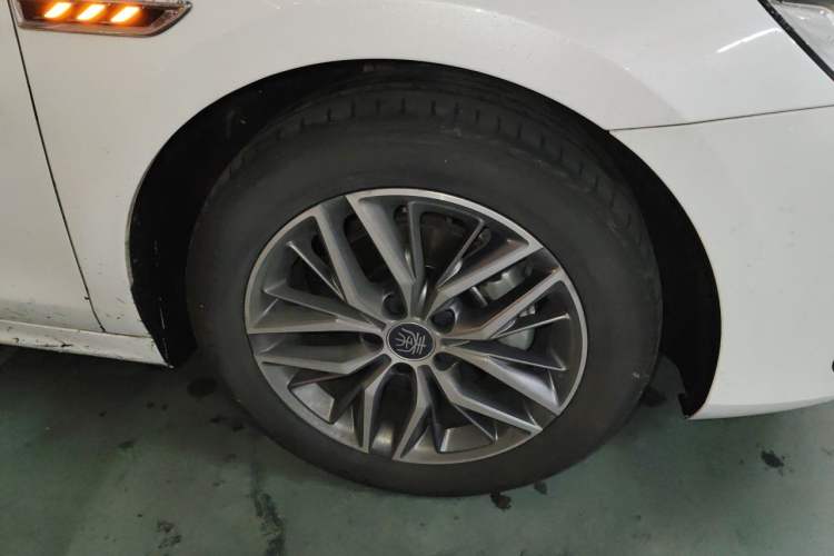 Used BYD Qin PLUS 2023 Champion Edition EV 510KM Excellence Model Right Front Wheel Hub