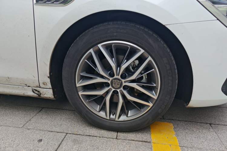 Used BYD Qin PLUS 2023 Champion Edition EV 510KM Beyond Model Right Front Wheel Hub