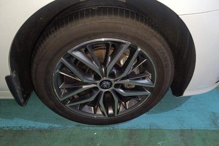 Used BYD Qin PLUS 2023 Champion Edition DM-i 55KM Superior Model Right Front Wheel Hub
