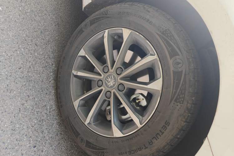 Used BYD Qin PLUS 2023 Champion Edition DM-i 55KM Leading Model Right Front Wheel Hub