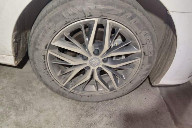 Used BYD Qin PLUS 2023 Champion Edition DM-i 120KM Beyond Model Right Front Wheel Hub