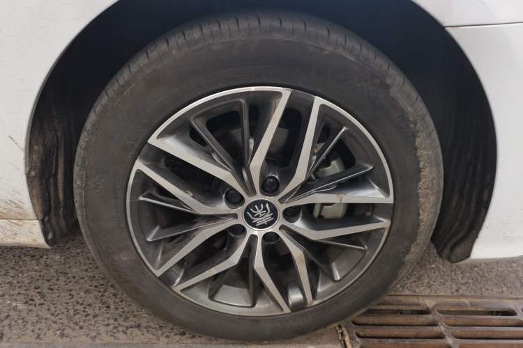 Used BYD Qin PLUS 2023 Champion Edition DM-i 120KM Leading Model Right Front Wheel Hub