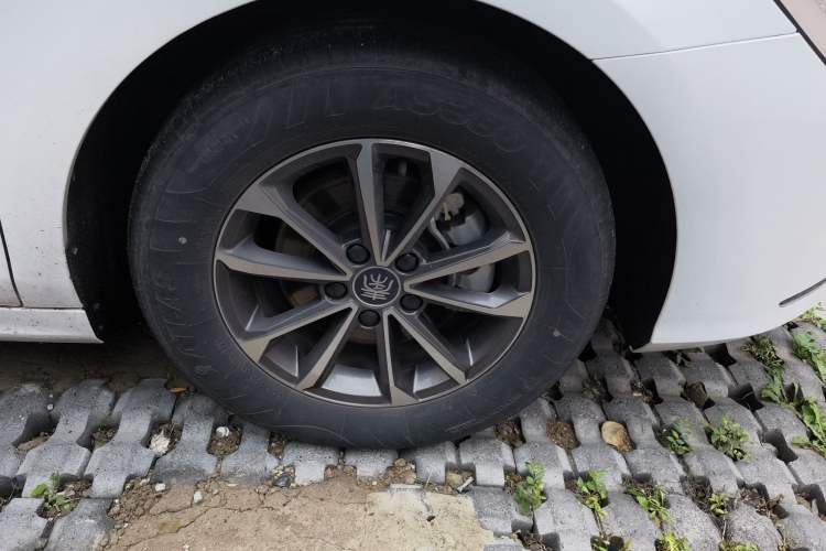 Used BYD Qin PLUS 2023 Champion Edition DM-i 55KM Leading Model Right Front Wheel Hub