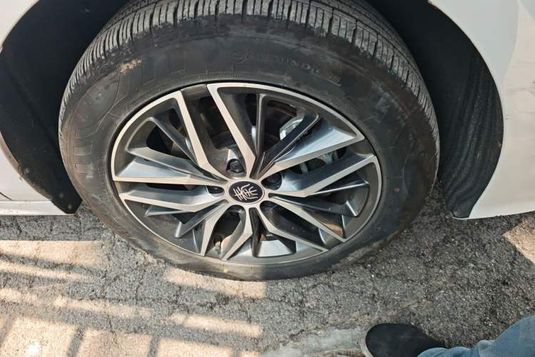 Used BYD Qin PLUS 2023 Champion Edition DM-i 120KM Beyond Model Right Front Wheel Hub