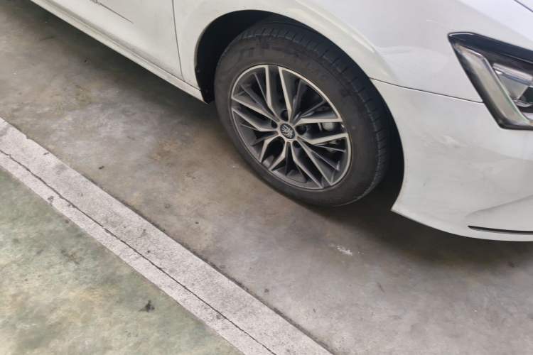 Used BYD Qin PLUS 2023 Champion Edition DM-i 120KM Leading Model Right Front Wheel Hub