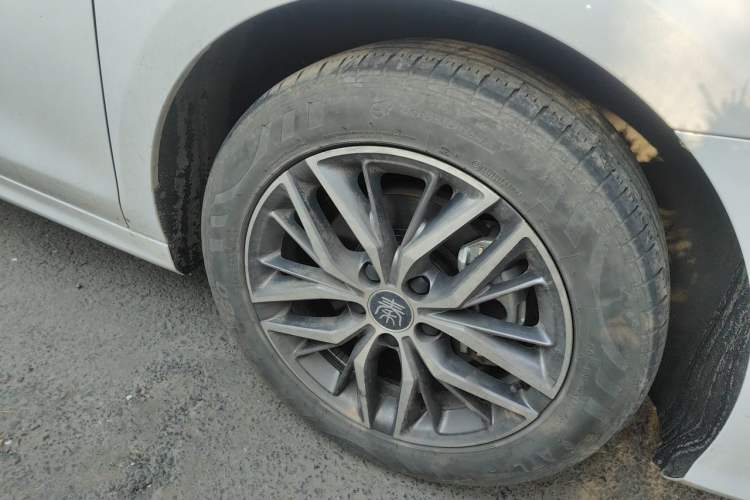 Used BYD Qin PLUS 2023 Champion Edition DM-i 120KM Beyond Model Right Front Wheel Hub