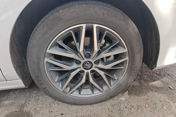 Used BYD Qin PLUS 2023 Champion Edition DM-i 120KM Leading Model Right Front Wheel Hub