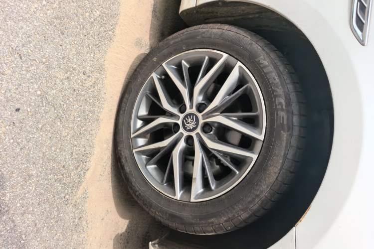 Used BYD Qin PLUS 2023 Champion Edition EV 420KM Superior Model Right Front Wheel Hub
