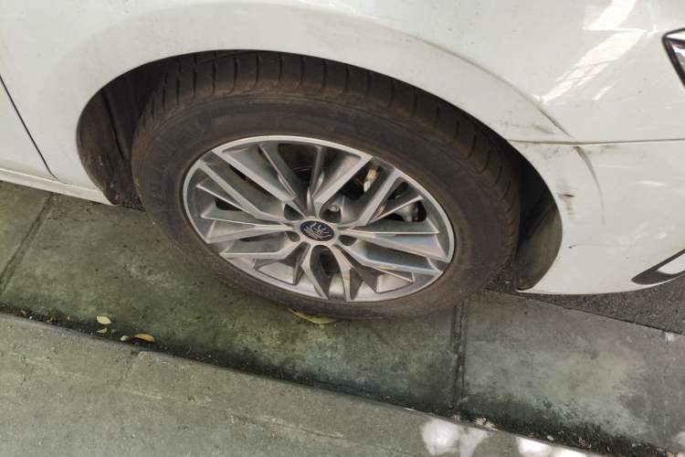 Used BYD Qin PLUS 2023 Champion Edition EV 420KM Leading Model Right Front Wheel Hub