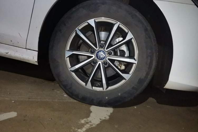 Used BYD Qin PLUS 2023 Champion Edition DM-i 55KM Leading Model Right Front Wheel Hub
