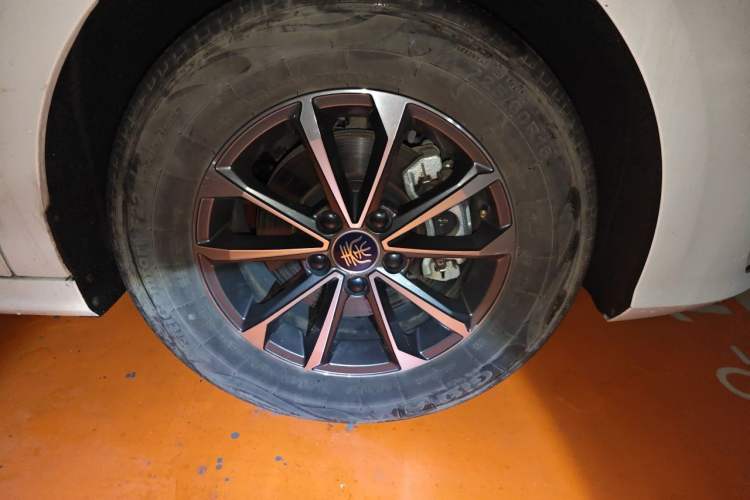 Used BYD Qin PLUS 2023 Champion Edition DM-i 55KM Leading Model Right Front Wheel Hub