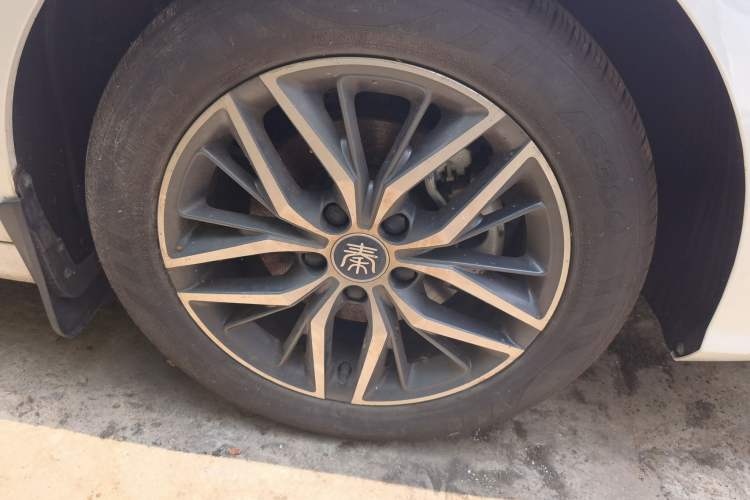 Used BYD Qin PLUS 2023 Champion Edition DM-i 120KM Beyond Model Right Front Wheel Hub