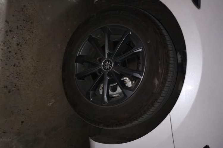 Used BYD Qin PLUS 2023 EV 510KM Travel Edition Right Front Wheel Hub