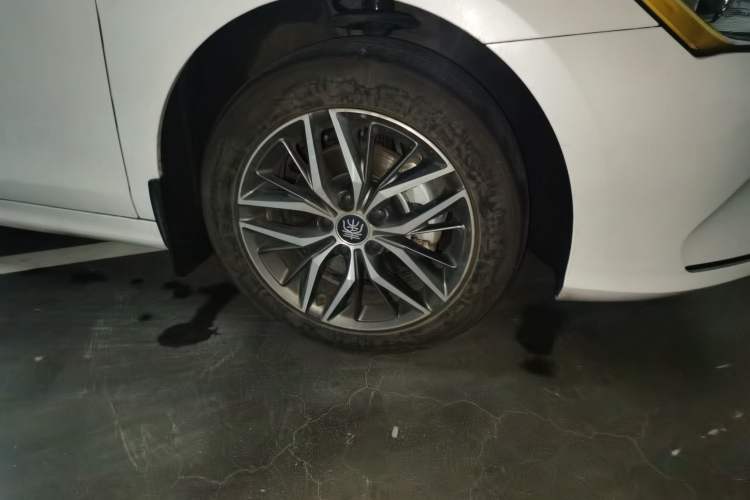 Used BYD Qin PLUS 2023 Champion Edition DM-i 120KM Leading Model Right Front Wheel Hub
