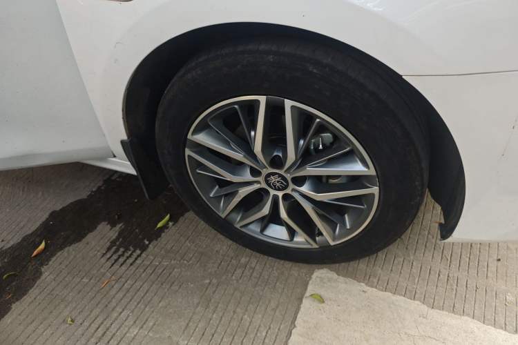 Used BYD Qin PLUS 2023 Champion Edition EV 510KM Beyond Model Right Front Wheel Hub