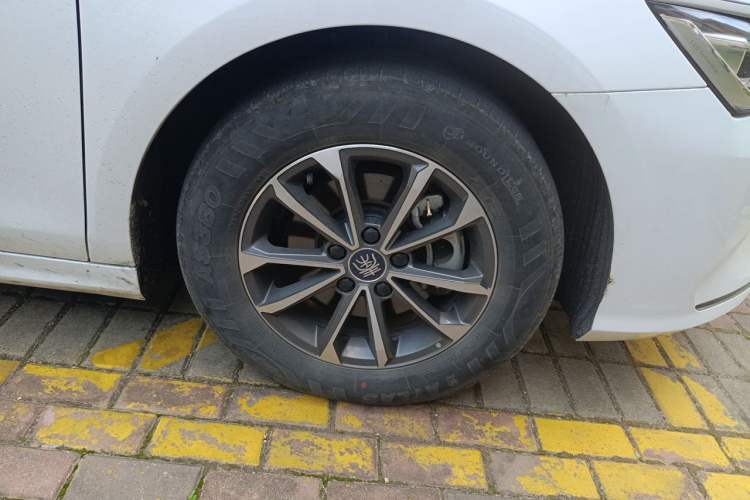 Used BYD Qin PLUS 2023 Champion Edition DM-i 55KM Leading Model Right Front Wheel Hub